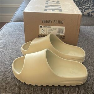 Yeezy Slide Sandals in Bone/Cream